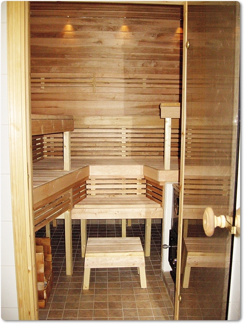 Uusi sauna on lämmin.